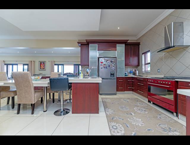 4 BEDROOM HOUSE FOR SALE IN BLUE VALLEY GOLF ESTATE